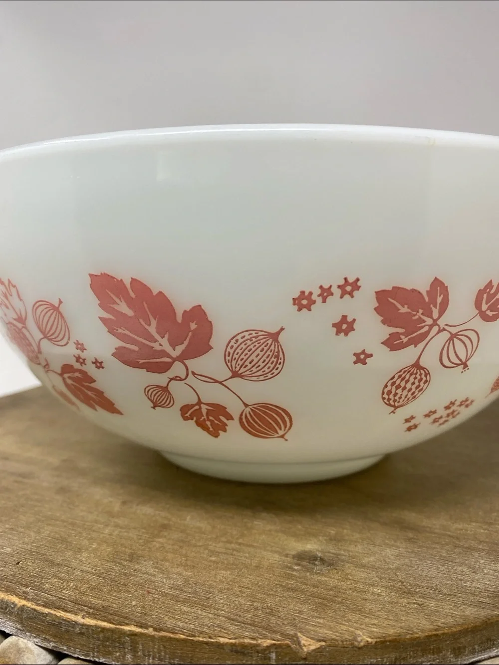 Vintage Pyrex #443 White & Pink Gooseberry Mixing Bowl 2.5 Qt.